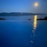 Navis With Two Separate And An Infinity Pool With Sea View *