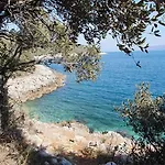 Navis With Two Separate And An Infinity Pool With Sea View Vila
