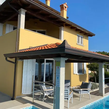Villa Navis With Infinity Pool And Sea View