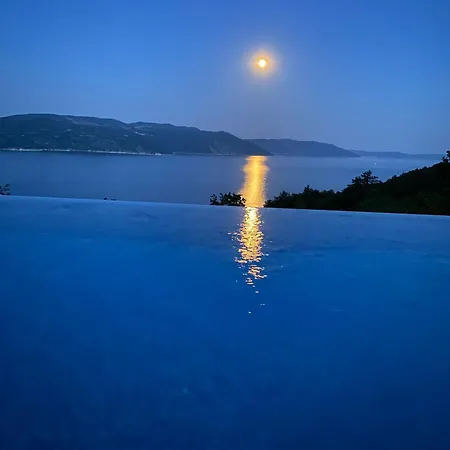 Navis With Two Separate And An Infinity Pool With Sea View * Plomin