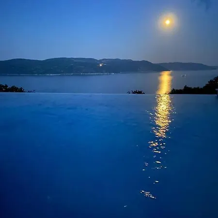 Navis With Two Separate And An Infinity Pool With Sea View *